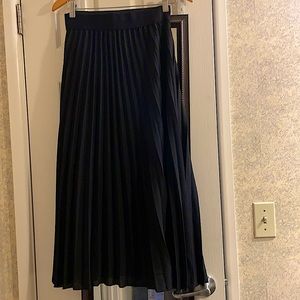 Black Pleated Maxi Skirt-Small